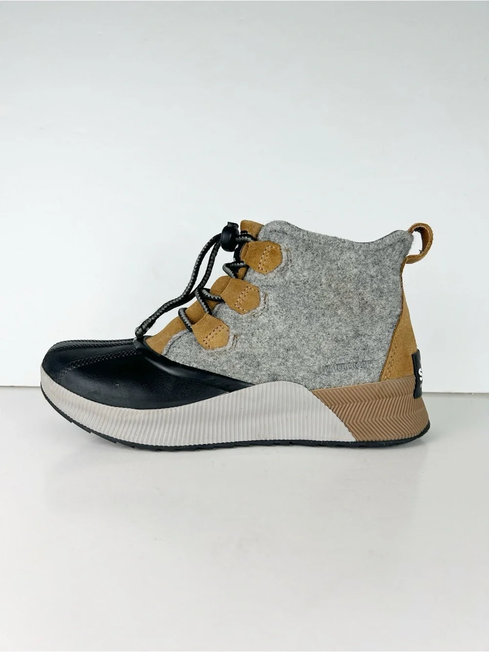 Sorel Out N About IV Classic Waterproof Unisex Suede Tan Gray Youth Boots